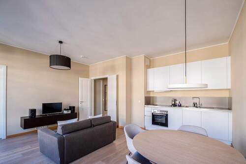 Blick zum Küchenbereich - 2 Zimmer Etagenwohnung in Berlin