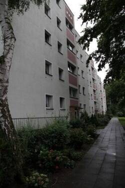 Hauseingang - 3 Zimmer Etagenwohnung in Duisburg