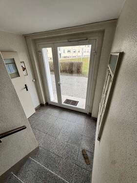 Eingangsbereich / Treppenhaus - 