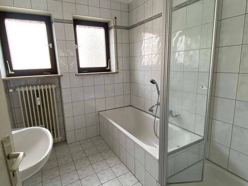erstes Badezimmer - 