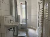 Bad mit Dusche - 3 Zimmer Etagenwohnung zur Miete in Halle (Saale)