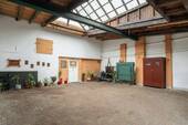 Lichtdurchflutete Garage mit Zugang zum 2. Anbau - 