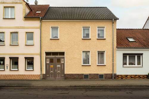 Straßenansicht - 6 Zimmer Reihenmittelhaus zum Kaufen in Brandenburg an der Havel
