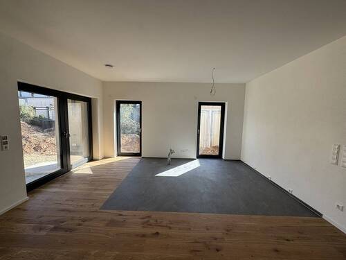 Küche mit Kochinsel - 3 Zimmer Etagenwohnung in Trier