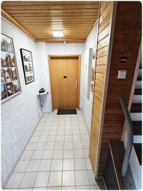 EG Eingang / Treppenhaus - 