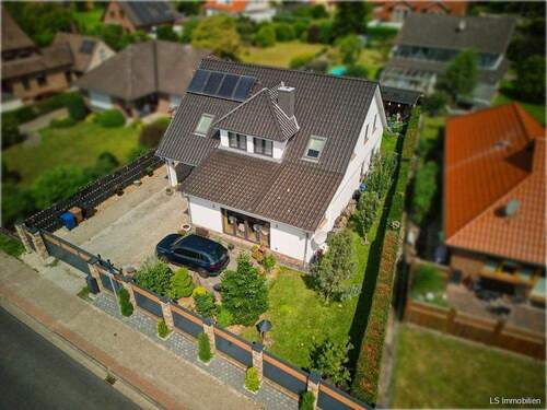 Drohne - 8 Zimmer Einfamilienhaus zum Kaufen in Wiefelstede / Ofenerfeld