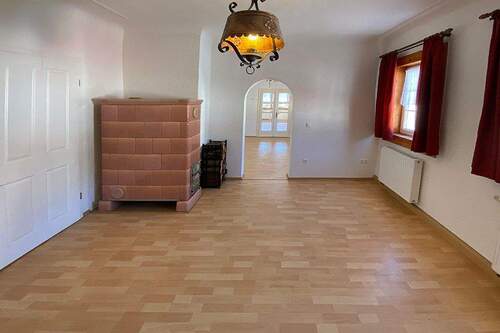 Zimmer Obergeschoss mit Kachelofen - 8 Zimmer Mehrfamilienhaus, Wohnhaus in Olbernhau