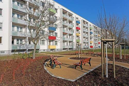 Bild 1 - Mit dem Aufzug ins 2. OG - 2-Raum-Wohnung mit Balkon