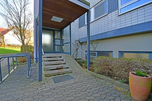 26-5557 - Hauseingang (2) - 3 Zimmer Etagenwohnung in Kassel