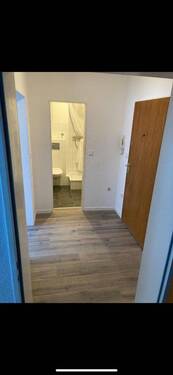 Schöner Eingangsbereich - Etagenwohnung mit 28,00 m&sup2; in Oberhausen zur Miete