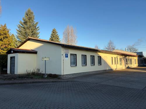 IMG_6771.jpg - Praktische Büro- und Arbeitsflächen mit Küche und Außenflächen