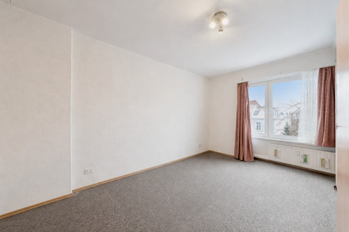 Schlafzimmer - bearbeitet und visuell geleert - 