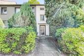 Hausansicht - 2,5 - Zimmer - frisch saniert - ruhige Lage - Garten mitnutzung