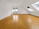 Wohnzimmer 2 - 2 Zimmer Etagenwohnung zur Miete in Essen