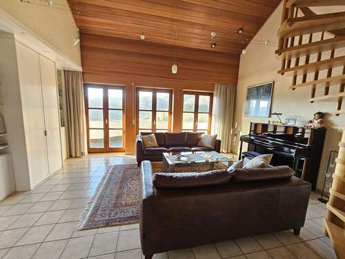 WZ mit Blick zum Balkon - 