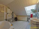 Bad mit Wanne und Dusche - 