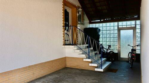 Eingang Haus und hinterer Garten - 