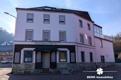 Außen - BERK Immobilien - Historisches Gebäude mit Gastgewerbe und Wohnung in Leidersbach