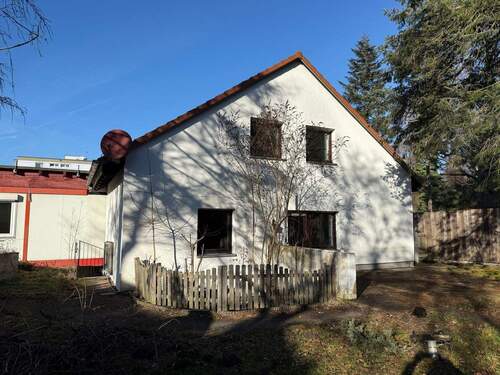 IMG_9137 1 - Zweite Chance am Europakanal - Renovierungsbedürftiges Einfamilienhaus mit viel Platz in Dambach