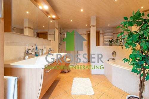 Badezimmer, Dachgeschoss - Einfamilienhaus mit 162,00 m&sup2; in Zschorlau zum Kaufen