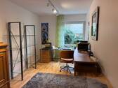 Arbeits- oder Kinderzimmer - 