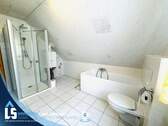 Badezimmer im Obergeschoss - 