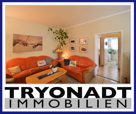 Wohnzimmer - Charmante 2,5-Zimmer-Hochparterrewohnung mit Balkon und moderner Ausstattung