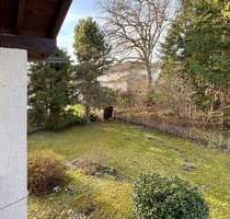 BERNRIED: ARCHITEKTENHAUS MIT ZWEI WOHNEINHEITEN UND IDYLLISCHEM GARTEN