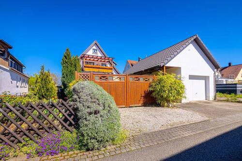 Stellplatz und Garage - Doppelhaushälfte mit 103,60 m&sup2; in Achern zum Kaufen
