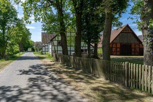 Blick vom Rundling aus - Einfamilienhaus mit 125,00 m&sup2; in Trebel zum Kaufen