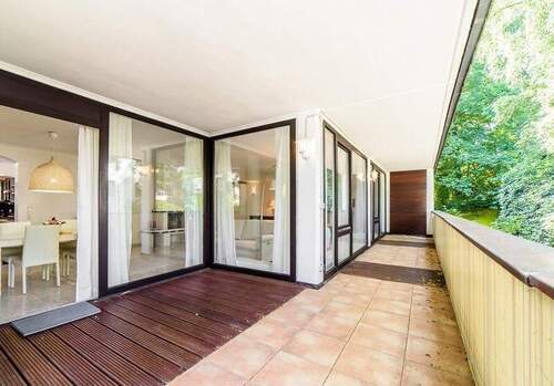 Große Terrasse im Obergeschoss - Etagenwohnung mit 258,10 m&sup2; in Hamburg zum Kaufen