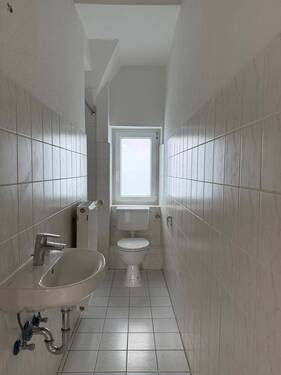 Badezimmer - 2 Zimmer Etagenwohnung zur Miete in Wilhelmshaven