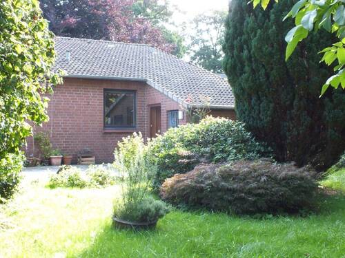 Sonnenterasse - Leben auf 2 Ebenen mit Park-Styled Garten