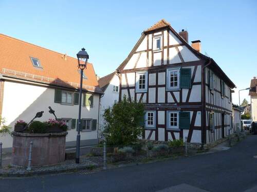 Ansicht Südseite - Historisches Fachwerkhaus in der Altstadt von Bergen(-Enkheim)