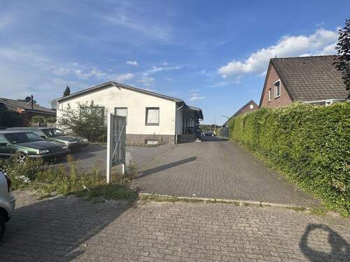 Einfahrt Parkplätze - 