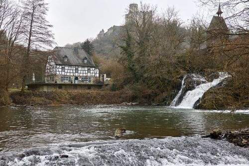 Gasthaus in Alleinlage - Historische ehem. Mühle von 1651 in Alleinlage unter der Burg Pyrmont