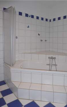 Bad mit Eckbadewanne OG - 