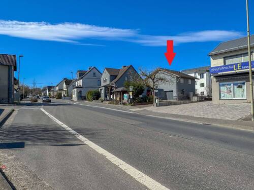 Straßenansicht - Büro- Praxisfläche zentral in Horhausen an der Rheinstraße (5000 Autos) 2 km A 3