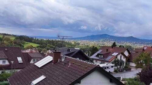Weitblick Richtung Hersbruck - Sonnige Aussichtslage mit Weitblick - Reiheneckhaus mit Galerie, Studio und großem Garten in Happurg