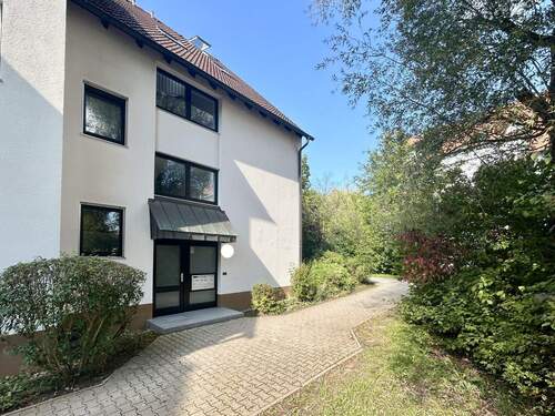Hauseingang - Etagenwohnung mit 64,00 m² in Herzogenaurach zum Kaufen