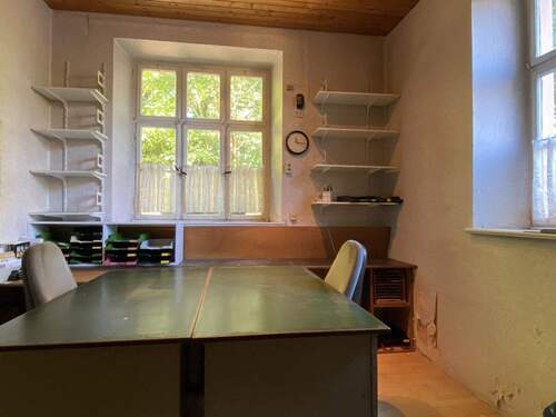 ehem. Lehrerzimmer bzw. Büro im Erdgeschoss - 