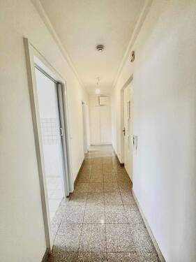 Flur - Etagenwohnung mit 55,00 m² in Pforzheim zur Miete