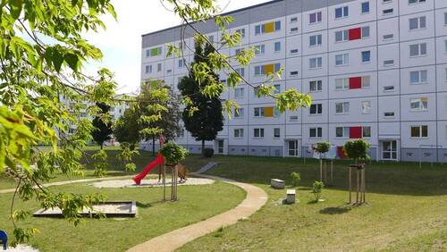 Spielplatz gleich vor der Tür - 2 Zimmer Etagenwohnung in Borna