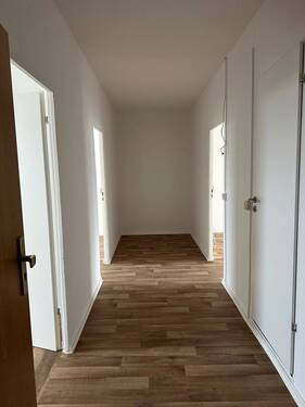 Flur - Etagenwohnung mit 67,30 m² in Borna zur Miete