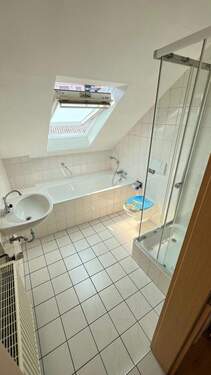 Badzimmer - Etagenwohnung mit 95,00 m² in Neustadt an der Weinstraße zur Miete