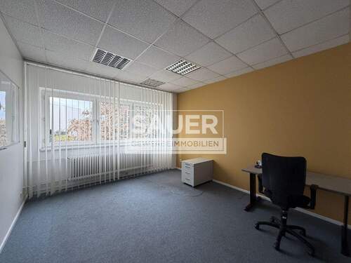 Büroraum im Obergeschoss auf der linken Seite - 
