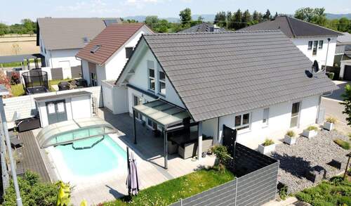 Außenansicht - Elegantes Einfamilienhaus mit Pool in Schutterzell - Ihr Traumhaus wartet auf Sie!