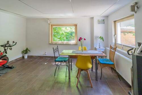 Wohn-/ Essbereich(Haus links) - 