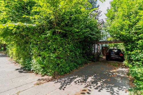 Auffahrt Grundstück rechts - 