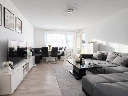 Blick zum Balkon - 3 Zimmer Etagenwohnung in Metzingen